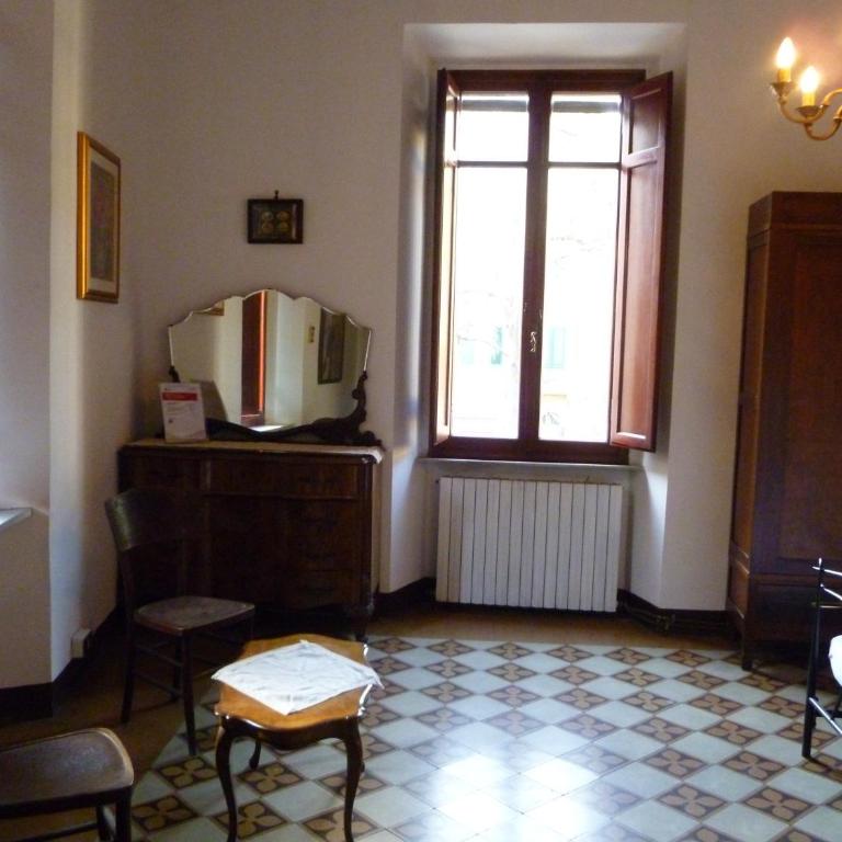 Time Out - Camera Singola con Bagno in Comune - 30