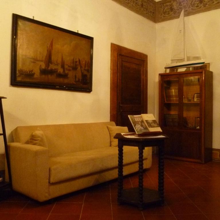 Time Out - Camera Singola con Bagno in Comune - 31