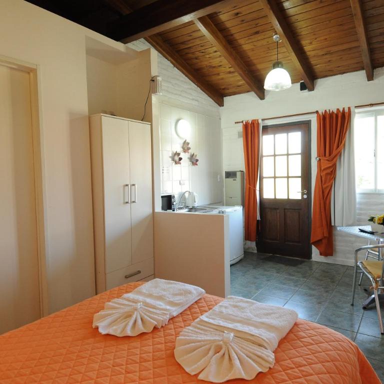 Tinajas del Lago Bungalows Apart - Estudio con vistas al jardín - 9