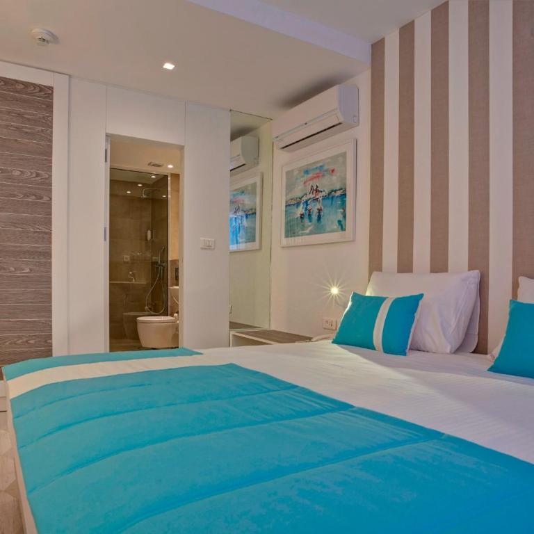 Hotel Aleksandar - Dvokrevetna Soba sa Bračnim Krevetom/Zasebnim Krevetima i Balkonom - 7