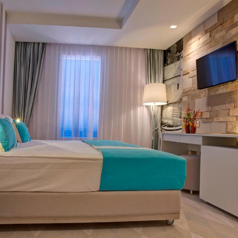 Hotel Aleksandar - Dvokrevetna Soba sa Bračnim Krevetom/Zasebnim Krevetima i Balkonom - 9