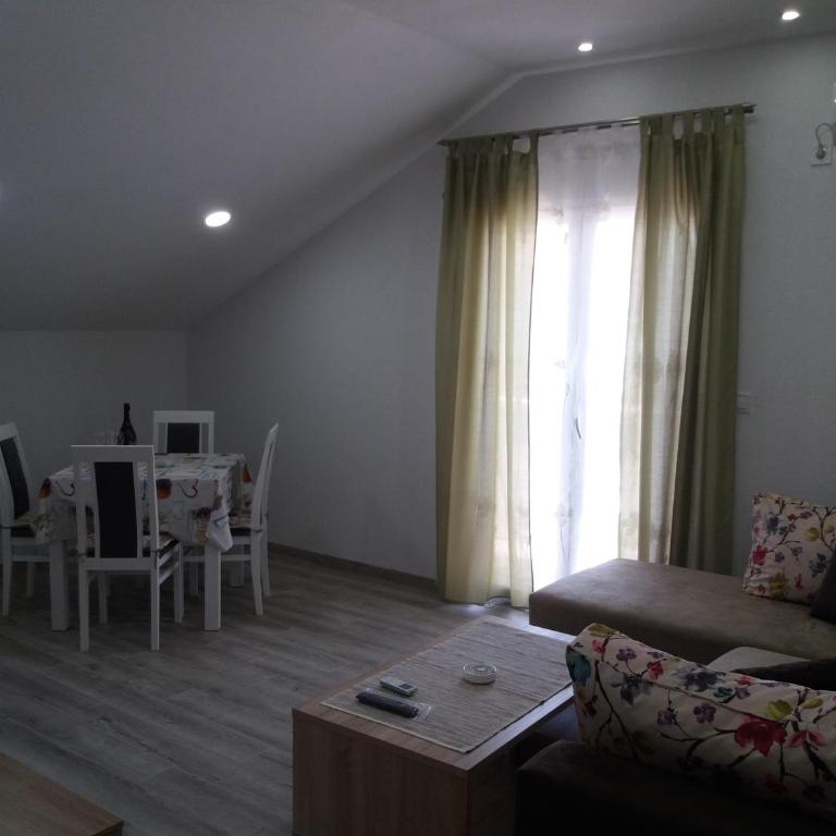 Apartmani Beljkas - One-Bedroom Apartment with Balcony and Sea View - 3