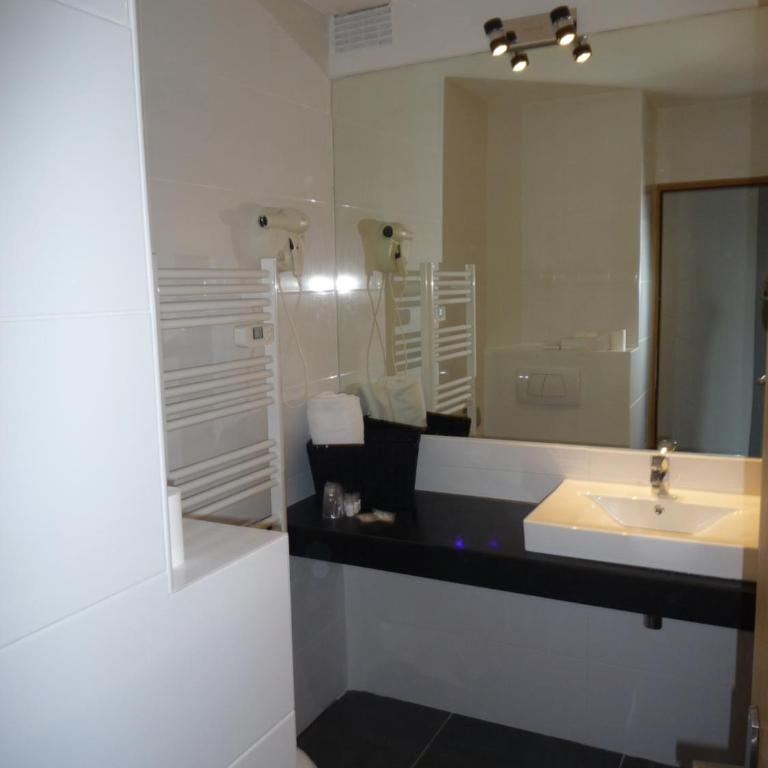 Hotel Brise de Mer - Piscine intérieure & extérieure - Chambre Double ou Lits Jumeaux Confort avec Balcon ou Terrasse - Accès Piscine - 12