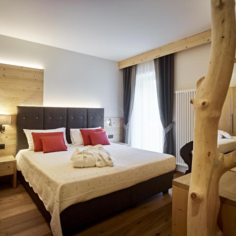 Hotel Belvedere Srl - Superior Family Room with Balcony - 8