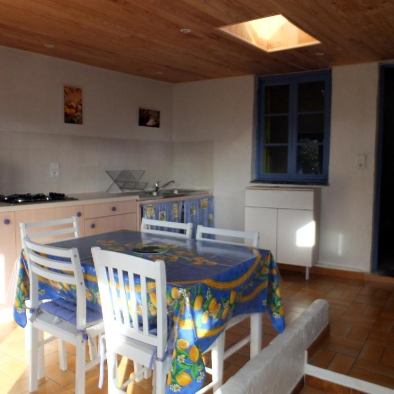Camping Domaine Sainte Madeleine - Maison 2 Chambres - 4