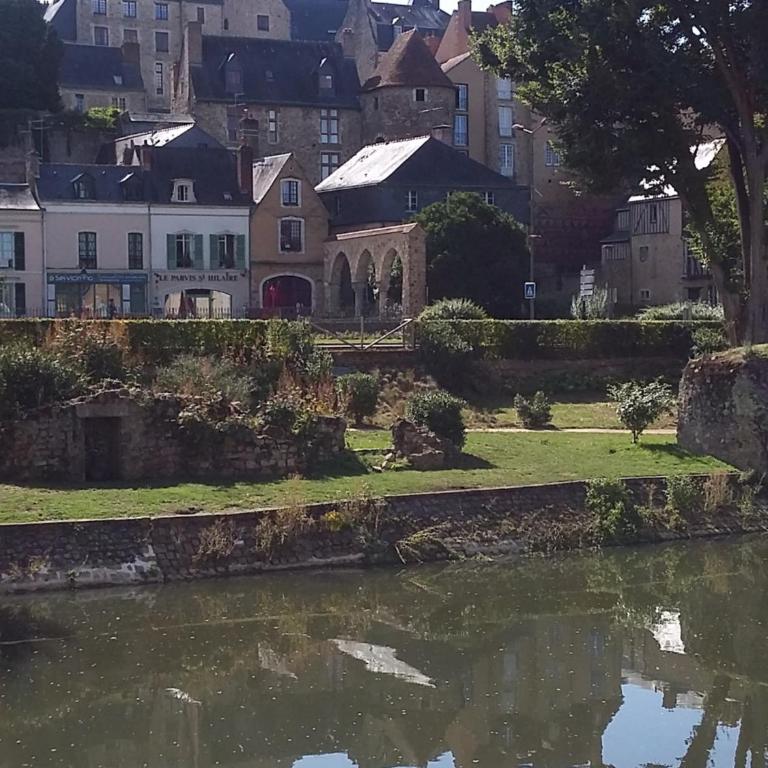 Petite Maison Romantique au calme, Cœur Historique, vue Ville et Jardin - Appartement en Duplex - 28