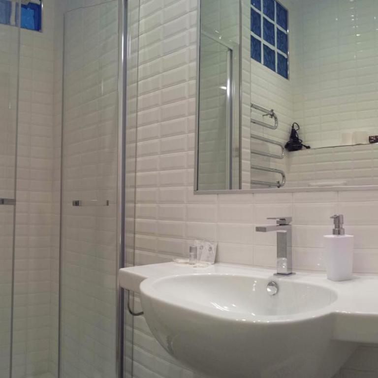 EMI's Guest House - Double or Twin Room with External Private Bathroom and City View - 19