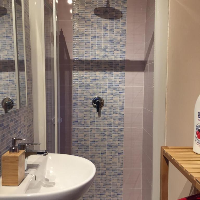 Smile Tower House - Camera Matrimoniale/Doppia con Letti Singoli con Bagno Privato - 5