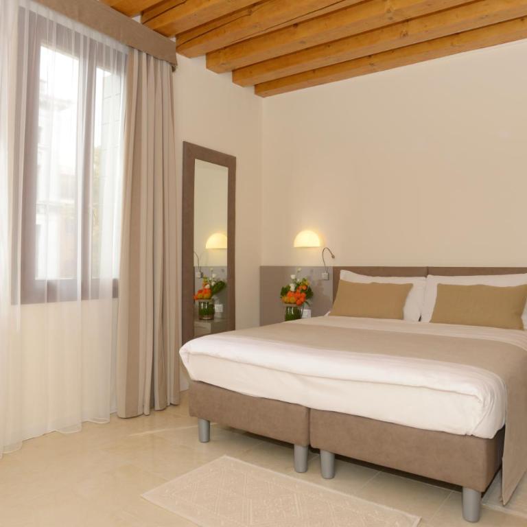 Leone Hotel - Camera Matrimoniale Superior con Vista Canale - 4