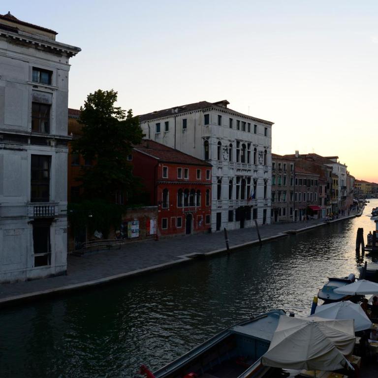 Leone Hotel - Camera Matrimoniale Superior con Vista Canale - 10