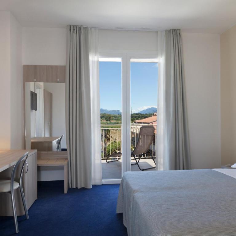 Hotel Bella Lazise - Camera Familiare Deluxe con Terrazza - 8