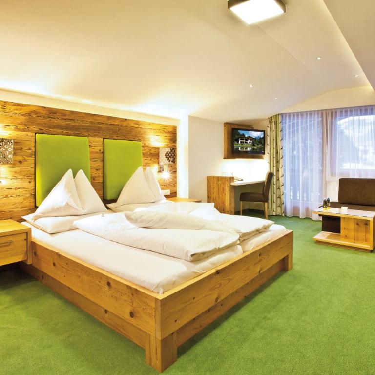 Landhotel Alpenhof Filzmoos - Doppelzimmer mit Balkon - 4