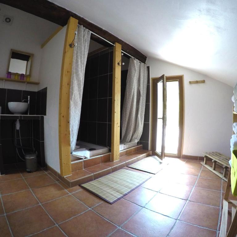Le Presbytère du Val - Chambre Familiale avec Salle de Bains Privative - 12