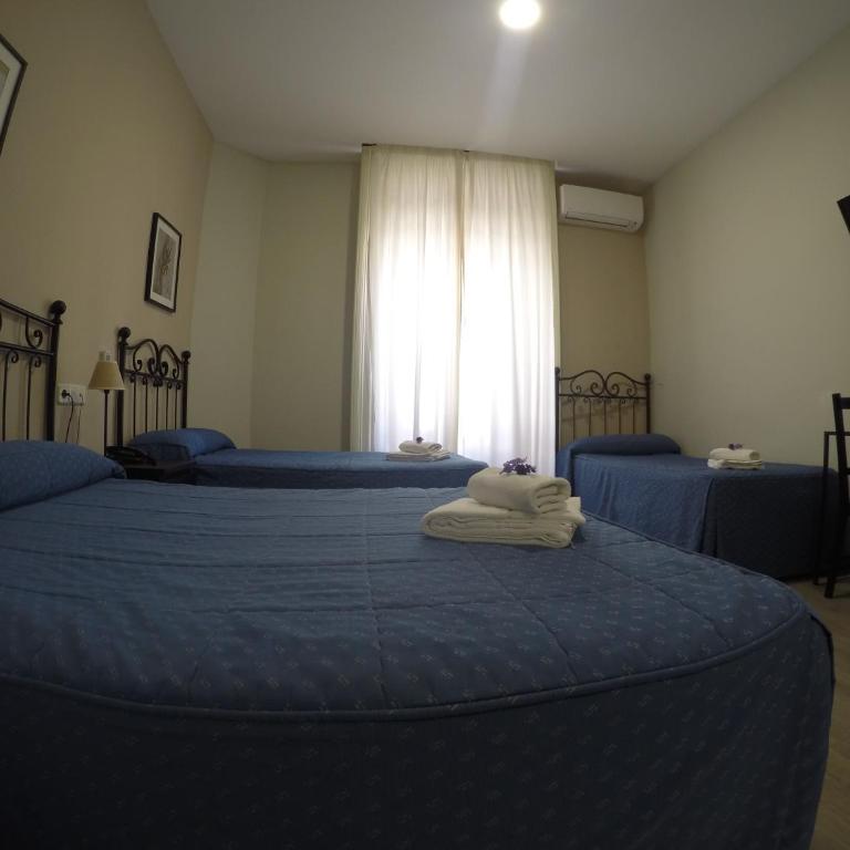 Hostal El Pilar - Triple Room - 33
