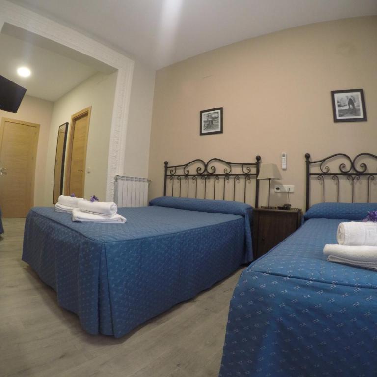 Hostal El Pilar - Triple Room - 28