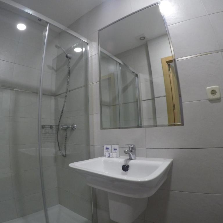 Hostal El Pilar - Single Room - 11
