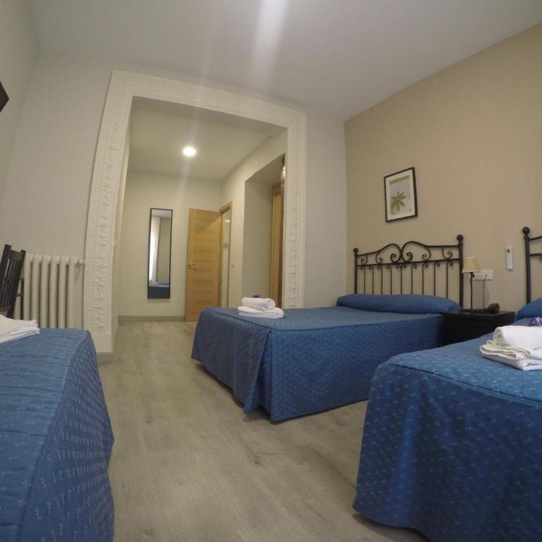 Hostal El Pilar - Triple Room - 31