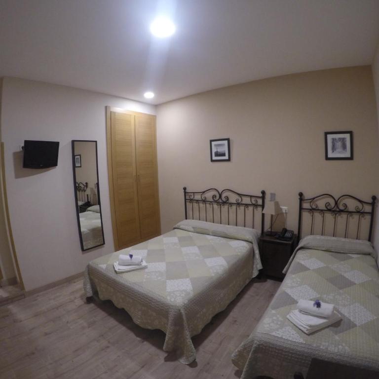 Hostal El Pilar - Double or Twin Room - 20