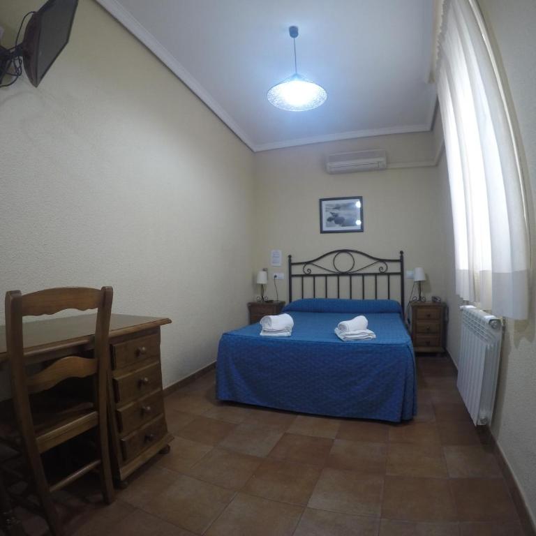 Hostal El Pilar - Double or Twin Room - 35