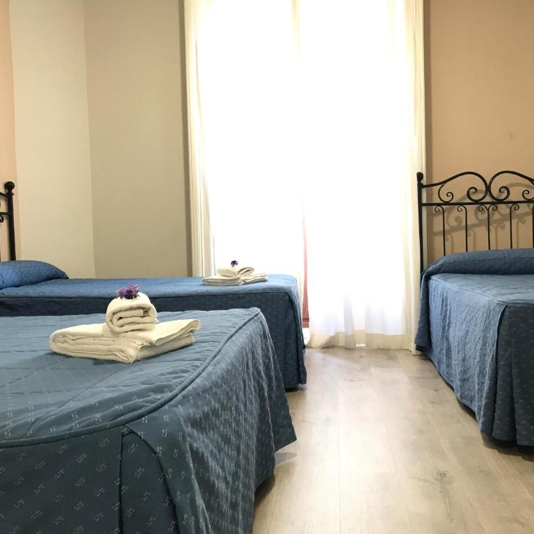 Hostal El Pilar - Triple Room - 10