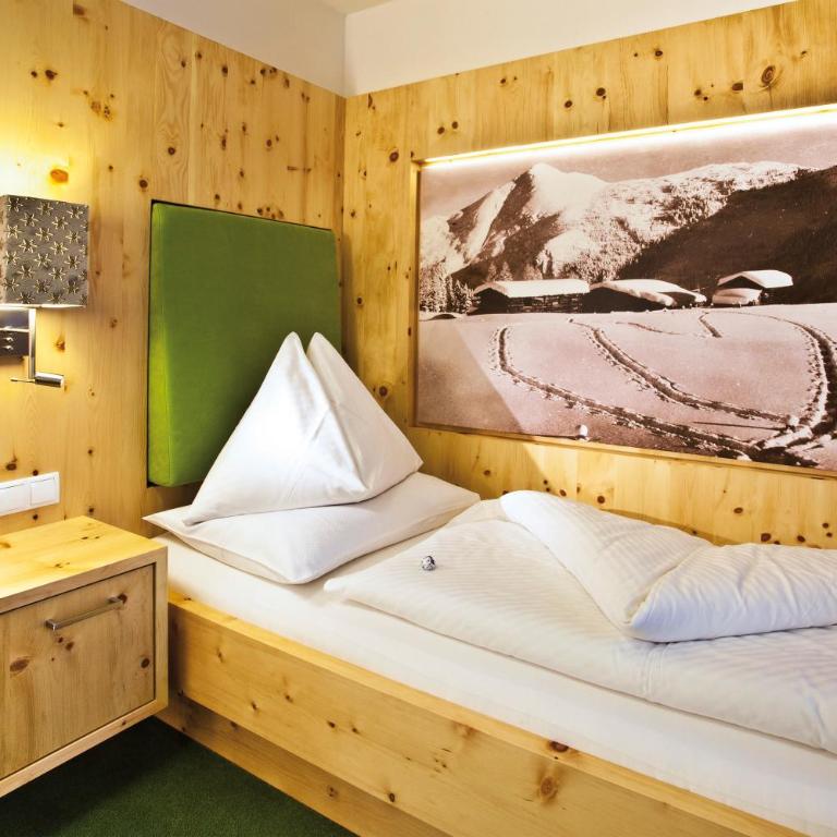 Landhotel Alpenhof Filzmoos - Einzelzimmer mit Balkon - 1