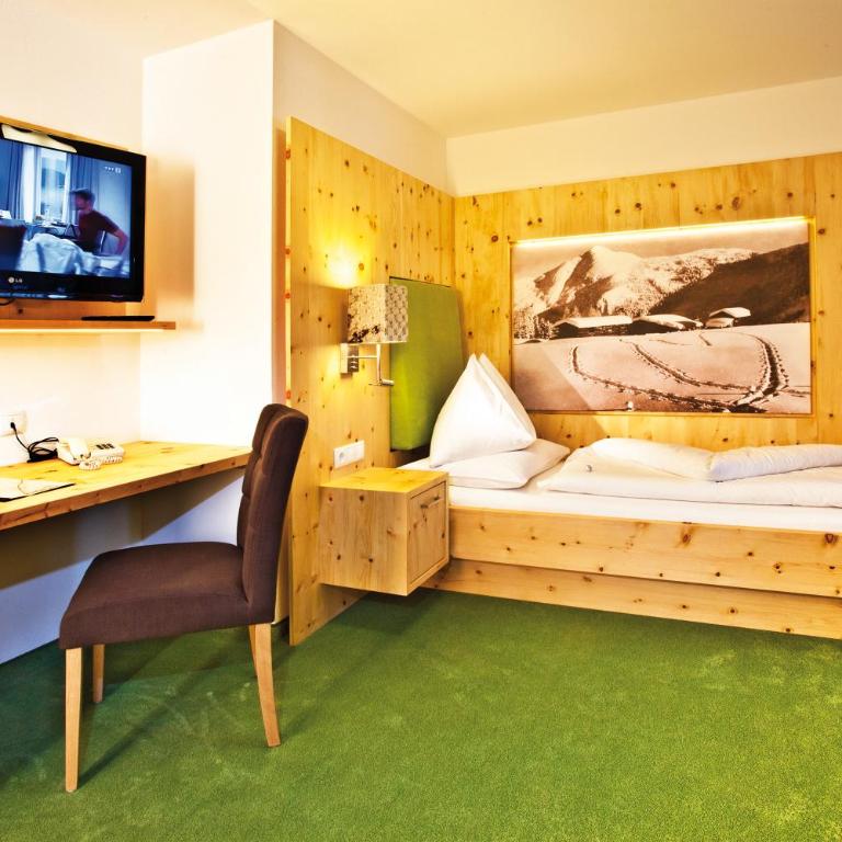 Landhotel Alpenhof Filzmoos - Einzelzimmer mit Balkon - 4