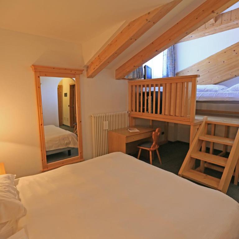 Hotel Valacia - Camera Tripla Classic - 5