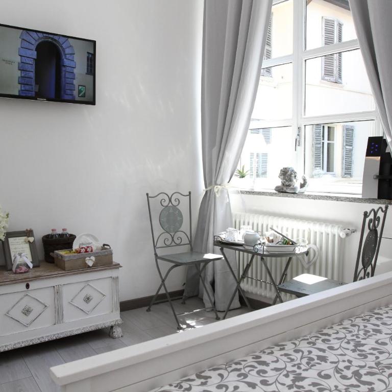 Carducci - Deluxe Double Room with Shower - 4