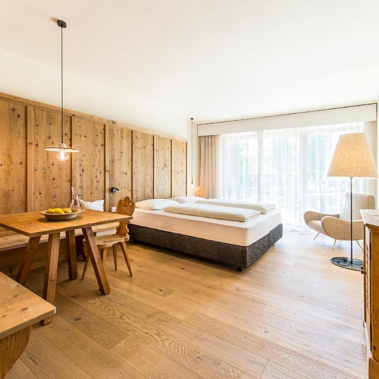 Boutique-Hotel Ballguthof am Golfplatz - Deluxe King Suite with Terrace and Garden View - 4