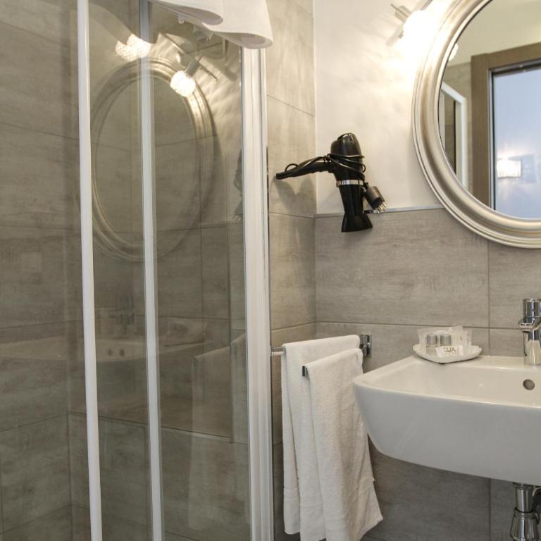 Carducci - Quadruple Room with Shower - 3