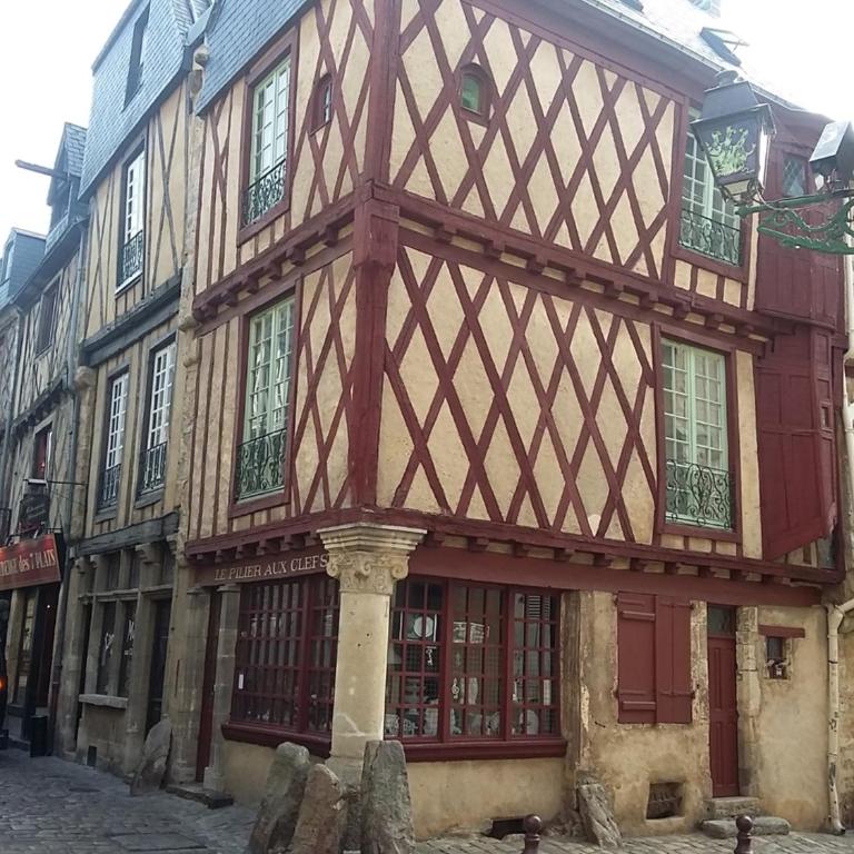 Petite Maison Romantique au calme, Cœur Historique, vue Ville et Jardin - Appartement en Duplex - 27