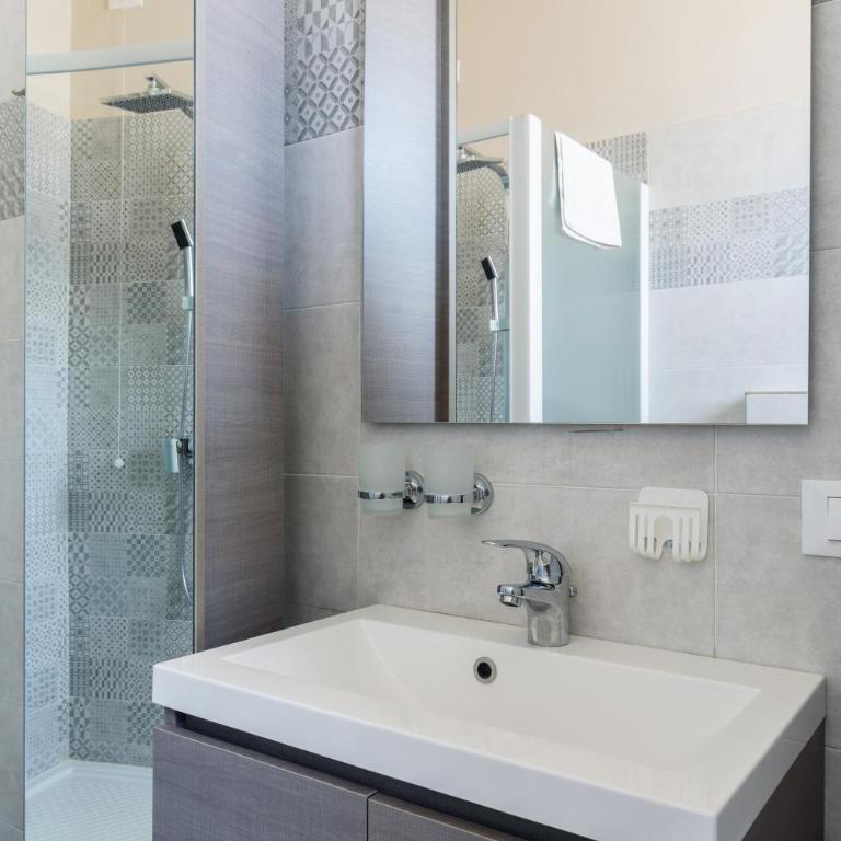 Numero Due Piazza Mazzini - byMyHomeinComo - Appartamento con 3 Camere da Letto - 16