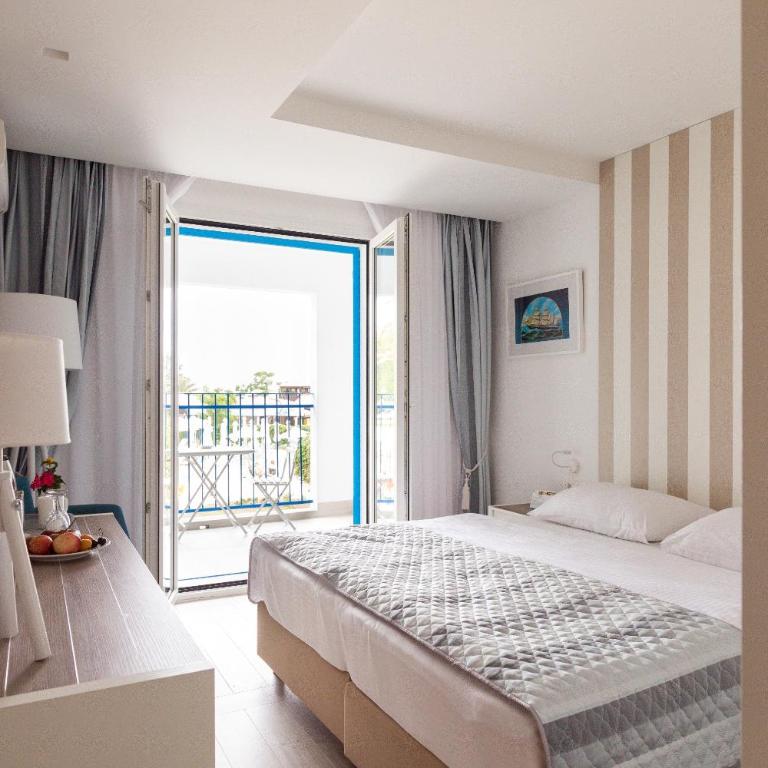 Hotel Aleksandar - Dvokrevetna Soba sa Bračnim Krevetom/Zasebnim Krevetima i Balkonom - 5