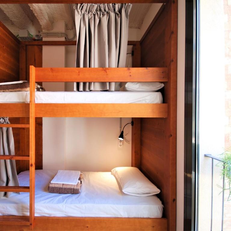 Ten To Go Hostel - Bed in 14-Bed Mixed Dormitory Room - 7