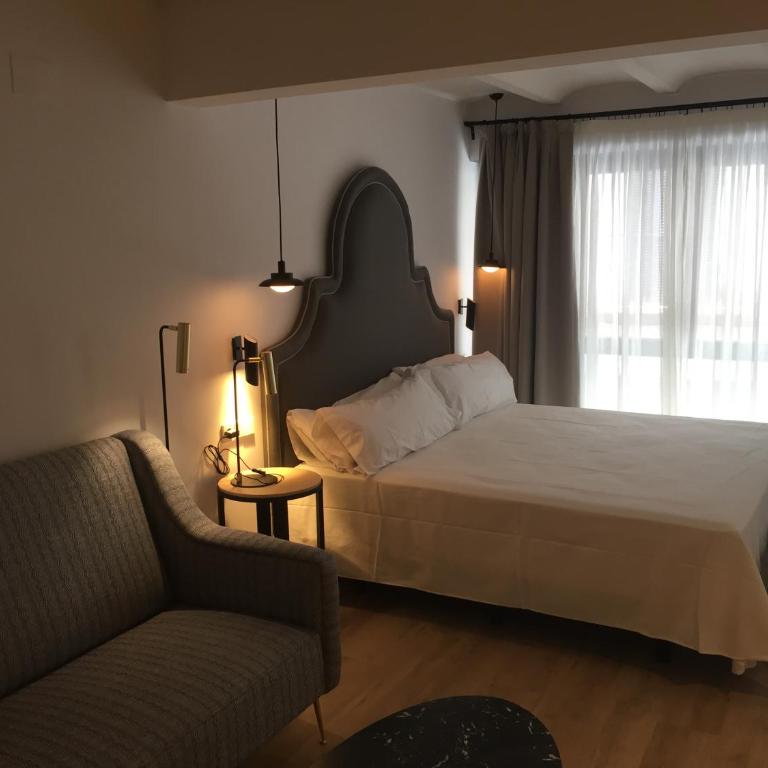 Suites Hom Sevilla - Estudio Deluxe - 23