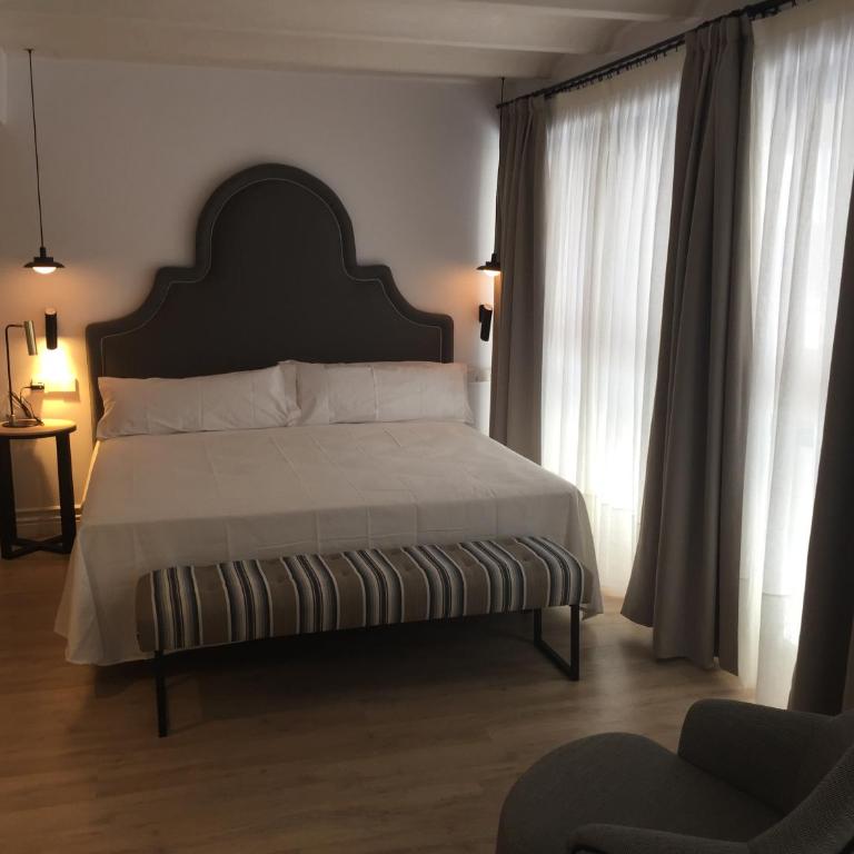 Suites Hom Sevilla - Estudio Deluxe - 24