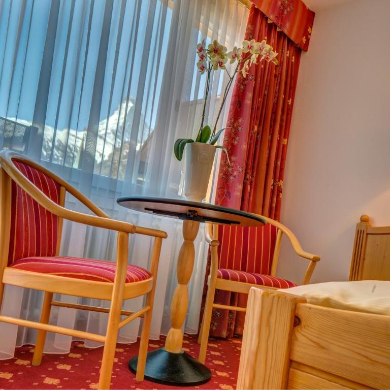 Hotel Excelsior - Doppelzimmer mit Balkon und Blick zum Matterhorn - 3