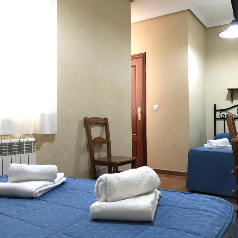 Hostal El Pilar - Triple Room - 4