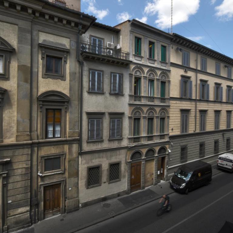 Residenza Conte di Cavour & Rooftop - dBe Hotels - Camera Tripla Classic - 8