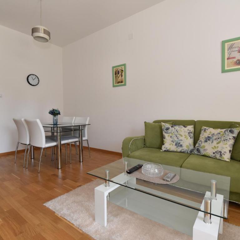 Lux Apartments Kristina - Two-Bedroom Apartment - 11