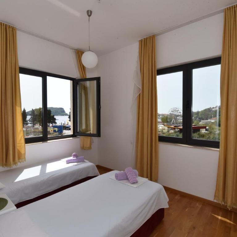 Lux Apartments Kristina - Two-Bedroom Apartment - 10