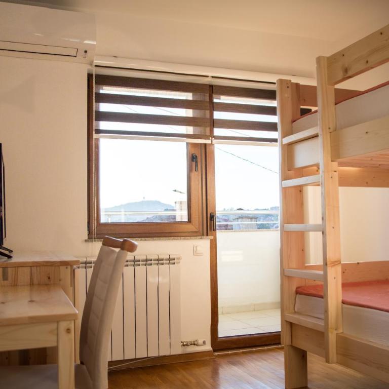 Villa Sky - Dvokrevetna Soba sa Krevetima na Sprat i Balkonom - 5