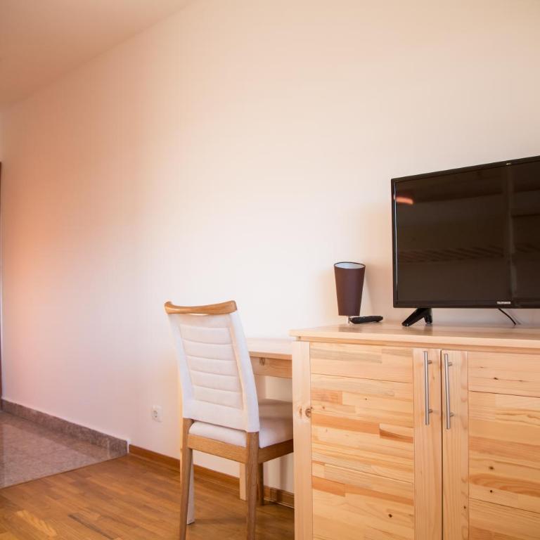 Villa Sky - Dvokrevetna Soba sa Krevetima na Sprat i Balkonom - 4