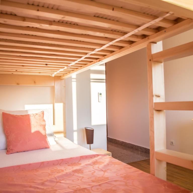 Villa Sky - Dvokrevetna Soba sa Krevetima na Sprat i Balkonom - 3