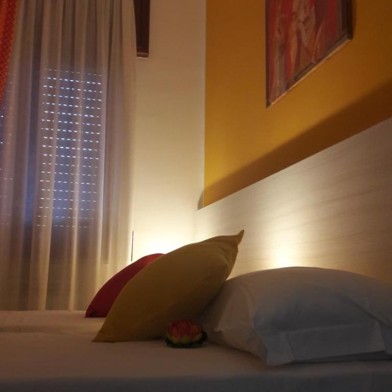 B&B Cornelia - Camera Doppia con Letti Singoli con Bagno Privato - 8