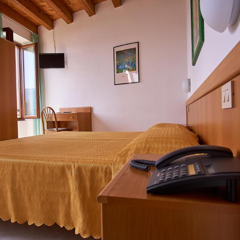 Hotel Tiziana Garnì - Camera Matrimoniale/Doppia con Letti Singoli - 1