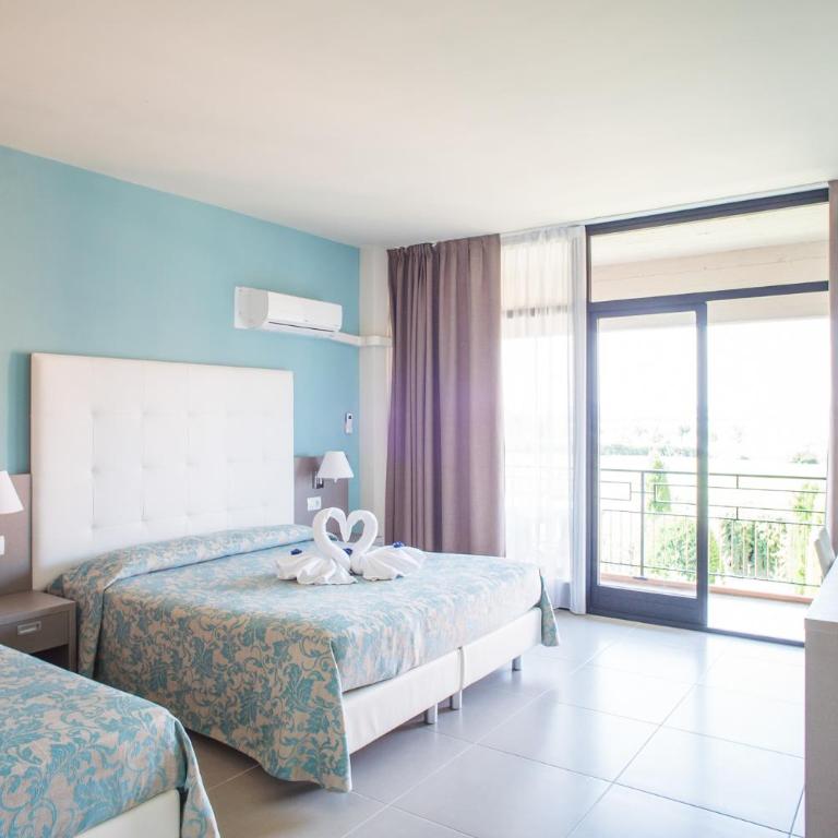 Hotel Holiday - Camera Tripla Superior - 10