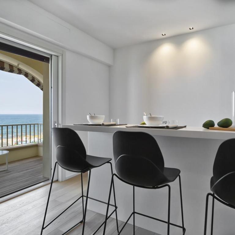 Luxury Suites Collection - Milano 33 - Deluxe Suite with Sea View - 1