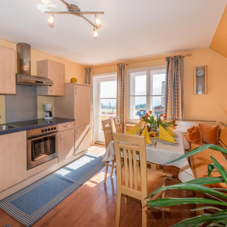MEINE HEIMAT - Charming Mountain Apartments & Free Summercard - Apartment mit 4 Schlafzimmern und Balkon - 2. Stockwerk Nebengebäude - 2