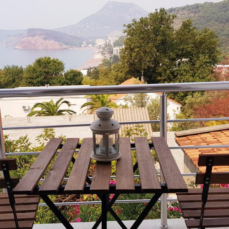 IN Villa Guesthouse - Porodična Soba sa Terasom - 7